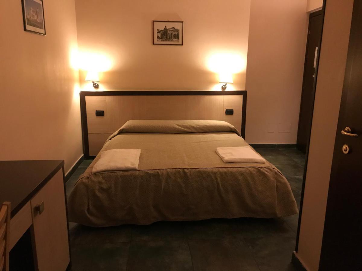 로마 클라리안 아피트카메레 B&B 외부 사진